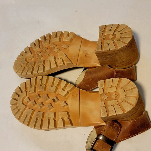 SOLD - Bull Boxer Strappy Sandals size 8 Chunk Heeled - Picture 6 of 10